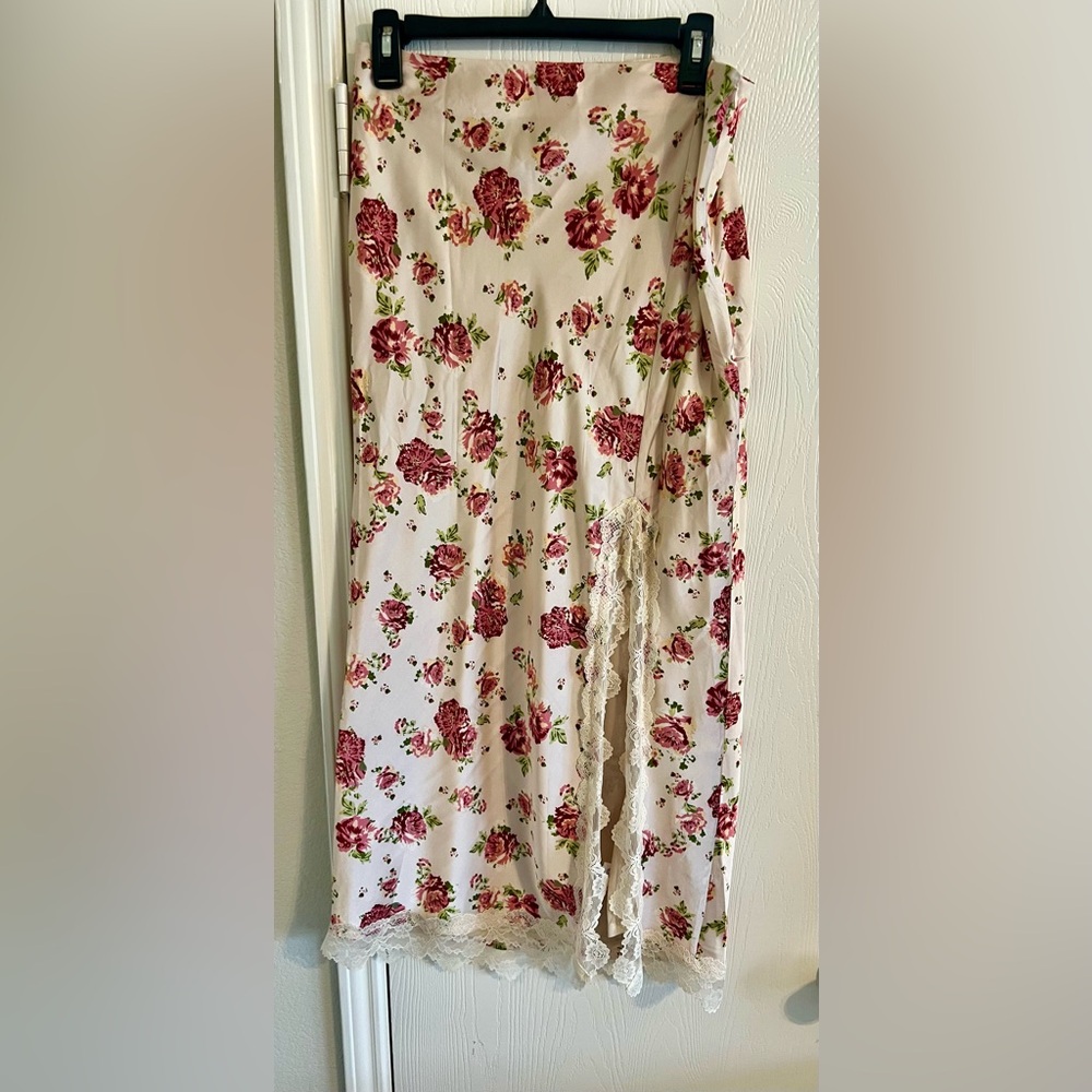 Pale Pink Colored Satin and Lace Floral Midi Skirt - Picture 4 of 9